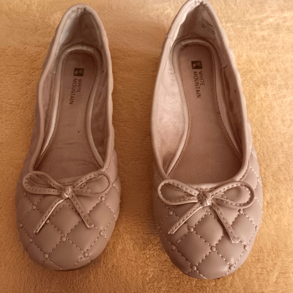 Women's size 6.5, White Mountain flats